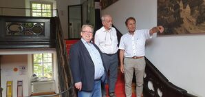 Mirko Witkowski (von links) besuchte mit Hans-Jürgen Ramuschkat Bürgermeister Hermann Acker.