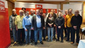 Der neue gewählte SPD-Kreisvorstand Rottweil mit Mirko Witkowski (siebter von links) an der Spitze. Foto: Schupp