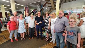 Gruppenfoto im Laden Kreisel des SoNe e.V.