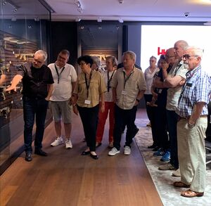 Im Ausstellungsraum wurde an Anschauungsprojekt die Funktionen erklärt